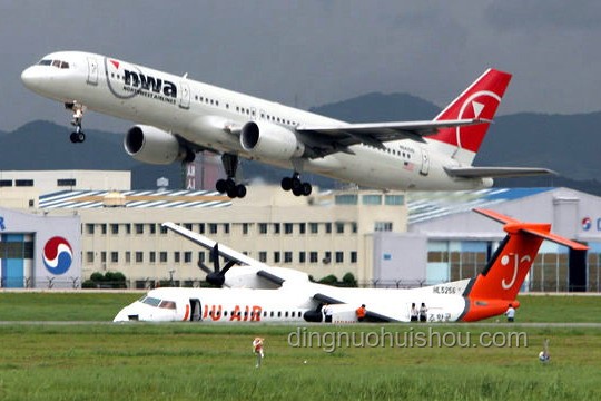 韩国济州航空客机冲出跑道事件深度分析